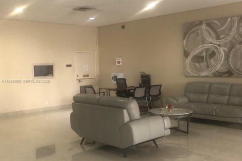 Снять в аренду кондоминиум в Халландейл-Бич, Флорида 2 спальни, 106.84м2, № 2048881 - фото 7