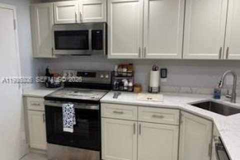 Снять в аренду кондоминиум в Халландейл-Бич, Флорида 2 спальни, 106.84м2, № 2048881 - фото 10