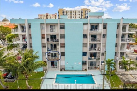 Condominio en venta en Miami, Florida, 2 dormitorios, 65.96 m2 № 2030934 - foto 13