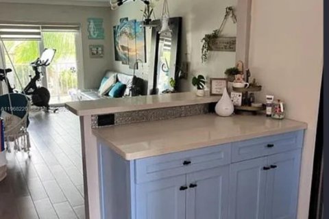 Condominio en Miami, Florida, 2 dormitorios  № 2030934