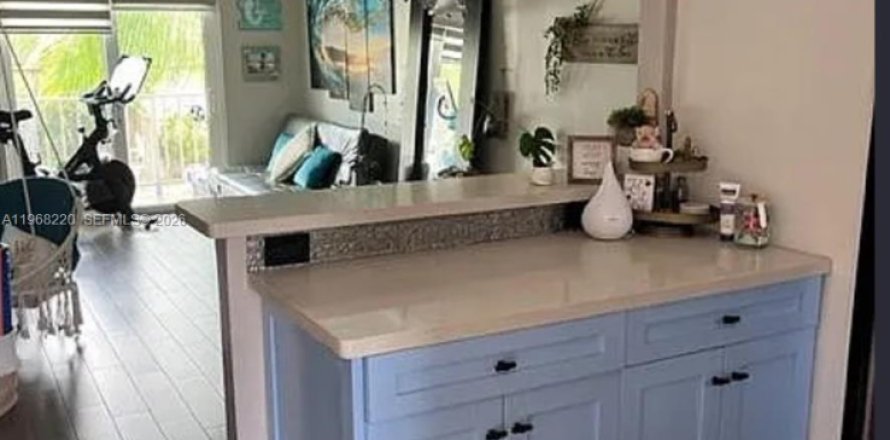 Condominio en Miami, Florida, 2 dormitorios  № 2030934