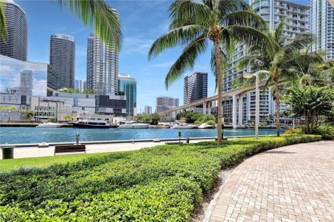 Condo in Miami, Florida, 2 bedrooms  № 1983966 - photo 7