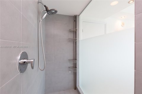 Condo in Miami, Florida, 2 bedrooms  № 1983966 - photo 3