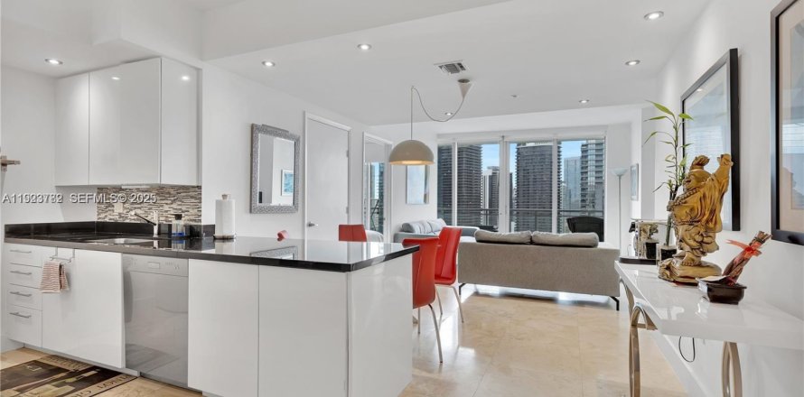 Condo in Miami, Florida, 2 bedrooms  № 1983966