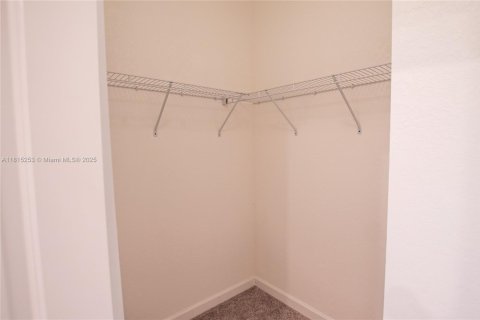 Снять в аренду таунхаус в Хомстед, Флорида 3 спальни, 123.65м2, № 1999649 - фото 27
