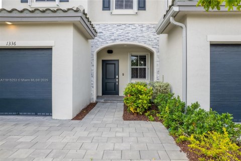 Снять в аренду таунхаус в Хомстед, Флорида 3 спальни, 123.65м2, № 1999649 - фото 7