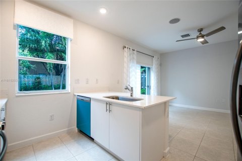 Снять в аренду таунхаус в Хомстед, Флорида 3 спальни, 123.65м2, № 1999649 - фото 13