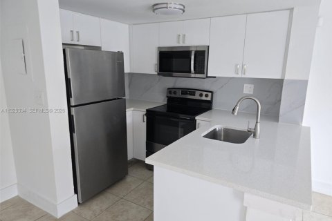 Copropriété à louer à Miami, Floride: 2 chambres № 1996906 - photo 7