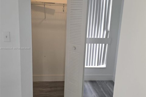 Copropriété à louer à Miami, Floride: 2 chambres № 1996906 - photo 22