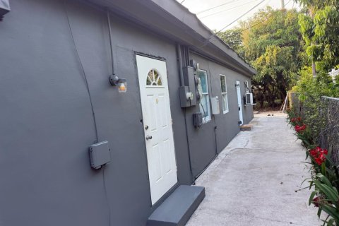 Commercial property in Hollywood, Florida 222.69 sq.m. № 2194307 - photo 3