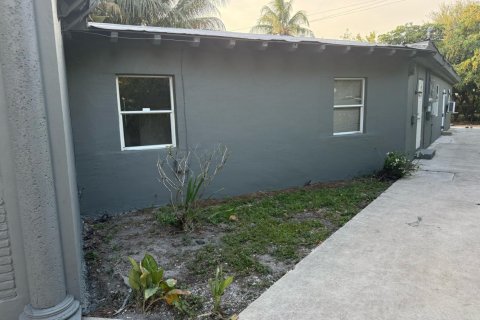 Commercial property in Hollywood, Florida 222.69 sq.m. № 2194307 - photo 4