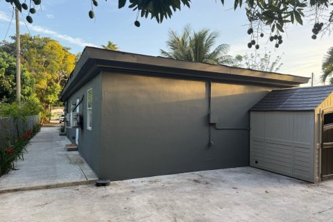 Commercial property in Hollywood, Florida 222.69 sq.m. № 2194307 - photo 2