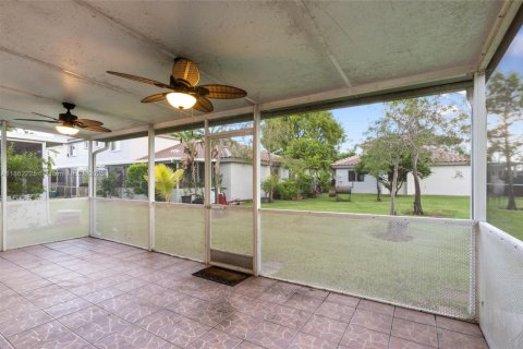 House in Pembroke Pines, Florida 3 bedrooms, 111.85 sq.m. № 1890803 - photo 26