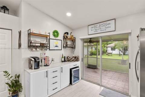 House in Pembroke Pines, Florida 3 bedrooms, 111.85 sq.m. № 1890803 - photo 17
