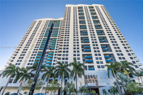 Copropriété à louer à Miami Beach, Floride: 2 chambres, 104.7 m2 № 1977441 - photo 30