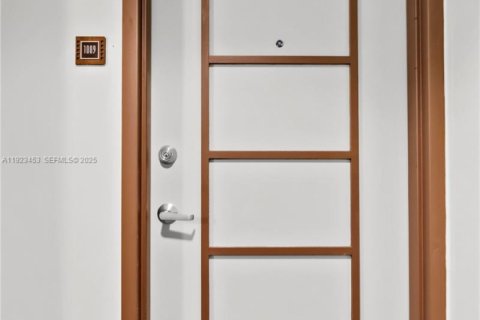 Copropriété à louer à Miami Beach, Floride: 2 chambres, 104.7 m2 № 1977441 - photo 4