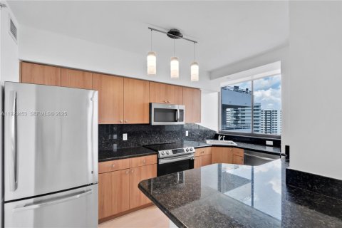 Copropriété à louer à Miami Beach, Floride: 2 chambres, 104.7 m2 № 1977441 - photo 11