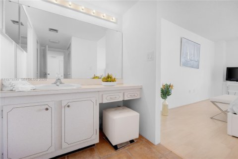 Купить кондоминиум в Авентура, Флорида 1 спальня, 83.24м2, № 2035880 - фото 27