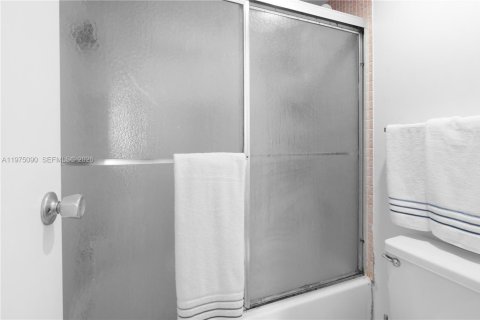 Купить кондоминиум в Авентура, Флорида 1 спальня, 83.24м2, № 2035880 - фото 28