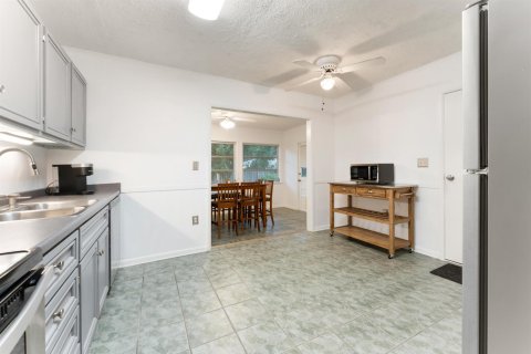 House in Vero Beach, Florida 2 bedrooms, 89.19 sq.m. № 2086915 - photo 5