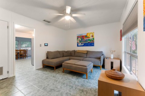 House in Vero Beach, Florida 2 bedrooms, 89.19 sq.m. № 2086915 - photo 3