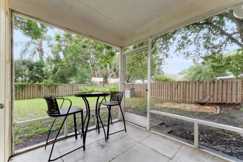 House in Vero Beach, Florida 2 bedrooms, 89.19 sq.m. № 2086915 - photo 12