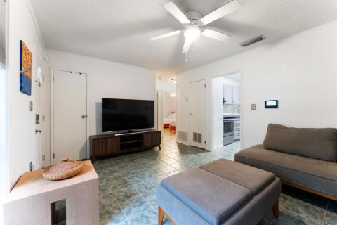House in Vero Beach, Florida 2 bedrooms, 89.19 sq.m. № 2086915 - photo 4