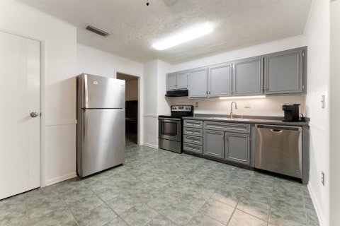 House in Vero Beach, Florida 2 bedrooms, 89.19 sq.m. № 2086915 - photo 6