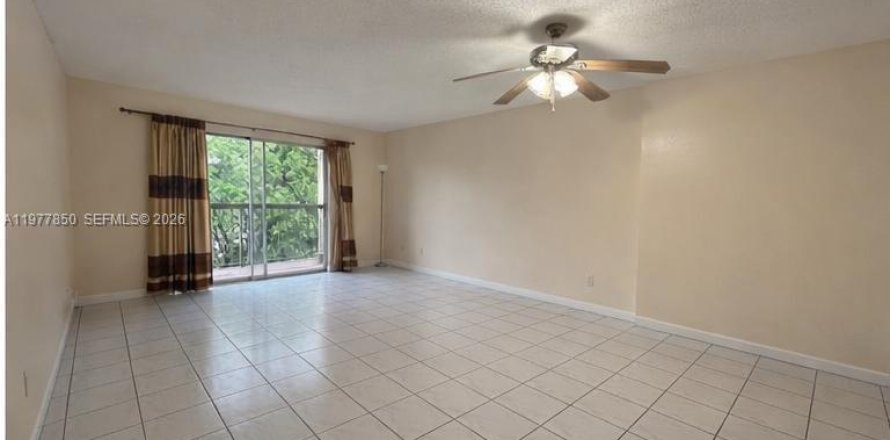 Кондоминиум с 2 спальнями в Дейви, Флорида № 2044576