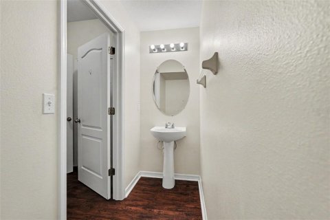Townhouse in Fish Hawk, Florida 3 bedrooms, 148.09 sq.m. № 2299752 - photo 9
