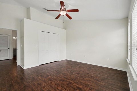 Townhouse in Fish Hawk, Florida 3 bedrooms, 148.09 sq.m. № 2299752 - photo 13