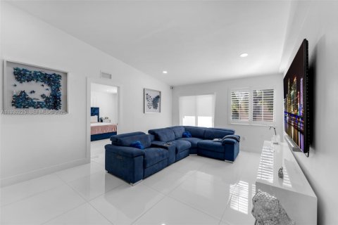 House in Homestead, Florida 5 bedrooms, 216.18 sq.m. № 1989028 - photo 17