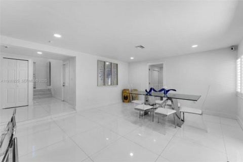 House in Homestead, Florida 5 bedrooms, 216.18 sq.m. № 1989028 - photo 9