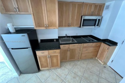 Condo in Miami, Florida  № 1887472 - photo 16