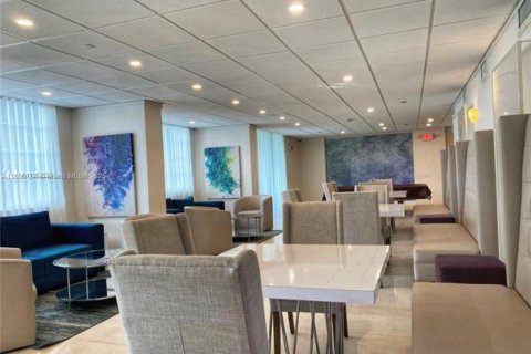 Condo in Miami, Florida  № 1887472 - photo 25