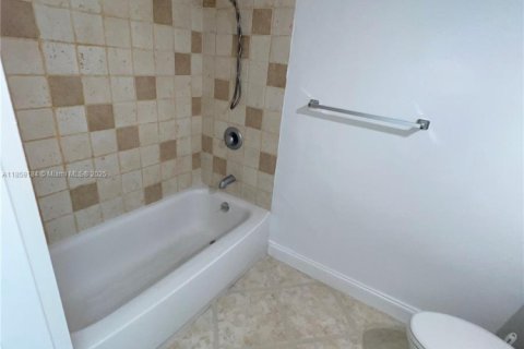 Condo in Miami, Florida  № 1887472 - photo 10