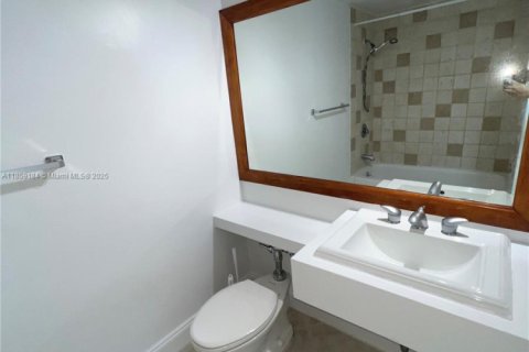 Condo in Miami, Florida  № 1887472 - photo 11