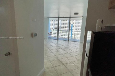 Condo in Miami, Florida  № 1887472 - photo 17