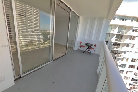 Condo in Miami, Florida  № 1887472 - photo 22