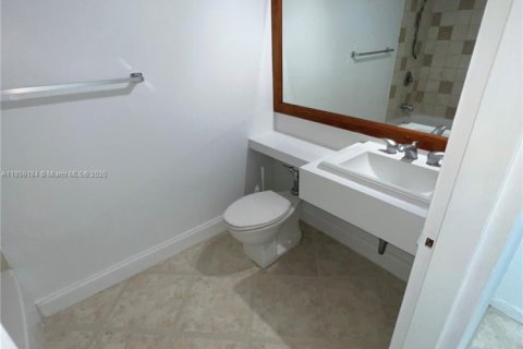 Condo in Miami, Florida  № 1887472 - photo 9