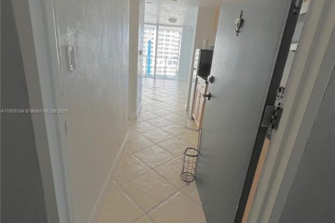Condo in Miami, Florida  № 1887472 - photo 3