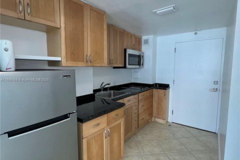 Condo in Miami, Florida  № 1887472 - photo 15