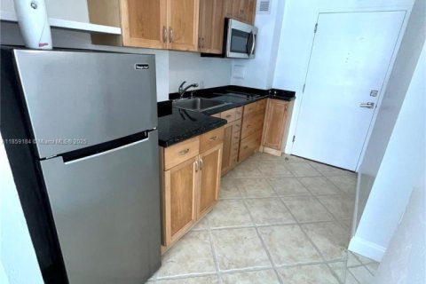 Condo in Miami, Florida  № 1887472 - photo 14