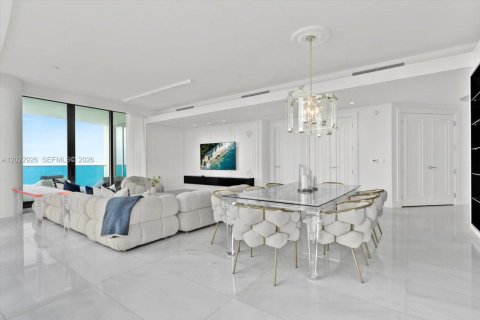 Condominio en venta en Sunny Isles Beach, Florida, 4 dormitorios, 323.67 m2 № 2153880 - foto 2