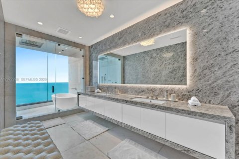 Condominio en venta en Sunny Isles Beach, Florida, 4 dormitorios, 323.67 m2 № 2153880 - foto 24