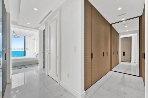 Condominio en venta en Sunny Isles Beach, Florida, 4 dormitorios, 323.67 m2 № 2153880 - foto 19