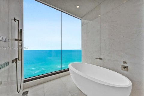 Condominio en venta en Sunny Isles Beach, Florida, 4 dormitorios, 323.67 m2 № 2153880 - foto 25