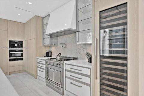 Condominio en venta en Sunny Isles Beach, Florida, 4 dormitorios, 323.67 m2 № 2153880 - foto 15