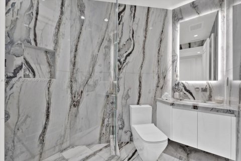 Condominio en venta en Sunny Isles Beach, Florida, 4 dormitorios, 323.67 m2 № 2153880 - foto 16