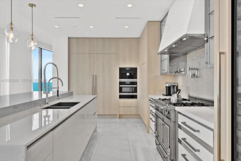 Condominio en venta en Sunny Isles Beach, Florida, 4 dormitorios, 323.67 m2 № 2153880 - foto 14